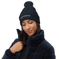 Bonnet bleu navy à pompon pour femme doux et confortable